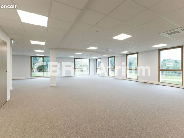 BUREAUX 1093 m² CLERMONT FERRAND