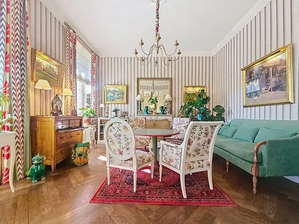 Avignon intra -muros. Appartement de caractère 4 pièces 104m²