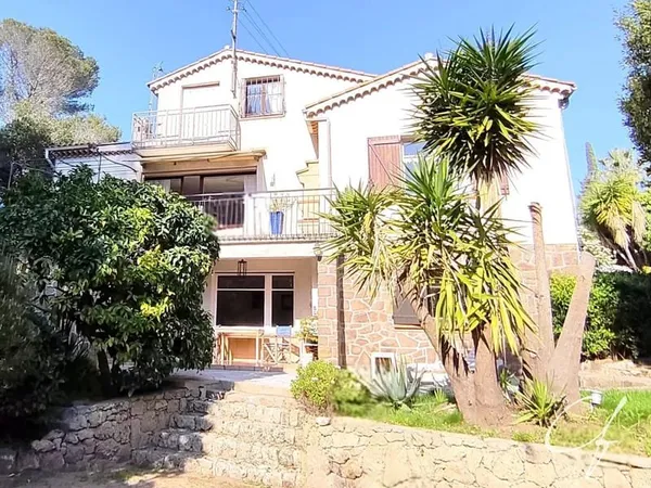 Boulouris - Maison au calme à deux pas des commerces et de la mer