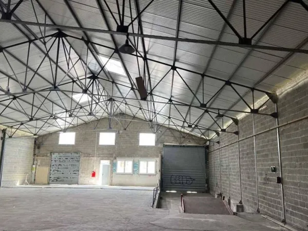 Local d'activité 575 m²