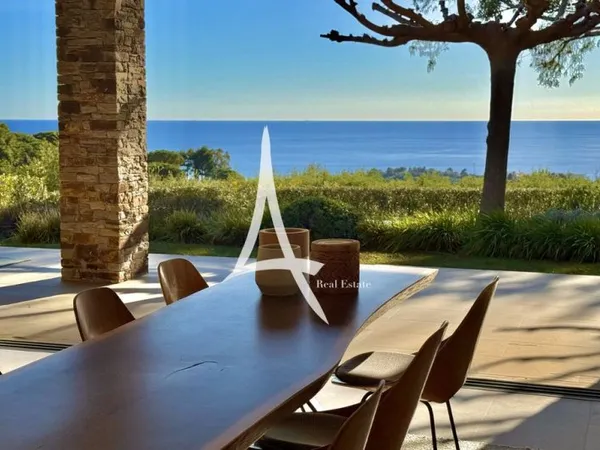 Villa 9 pièces 466 m²