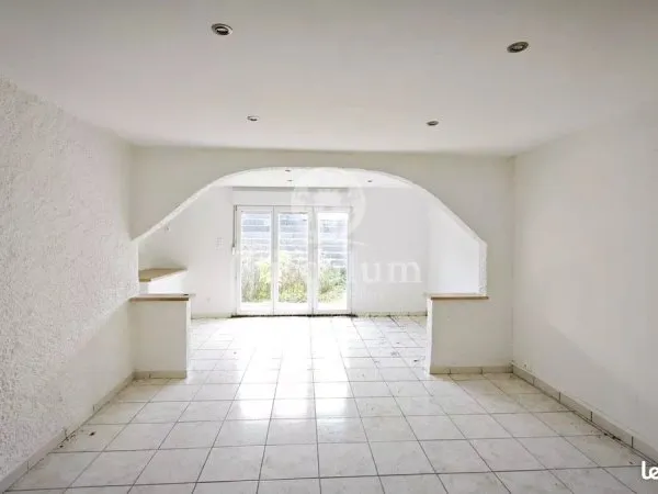 Maison divisée en deux appartements