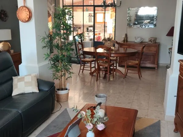 Maison 140m² 3 ch + bureau garage 2 voitures proche Tours centre bourg