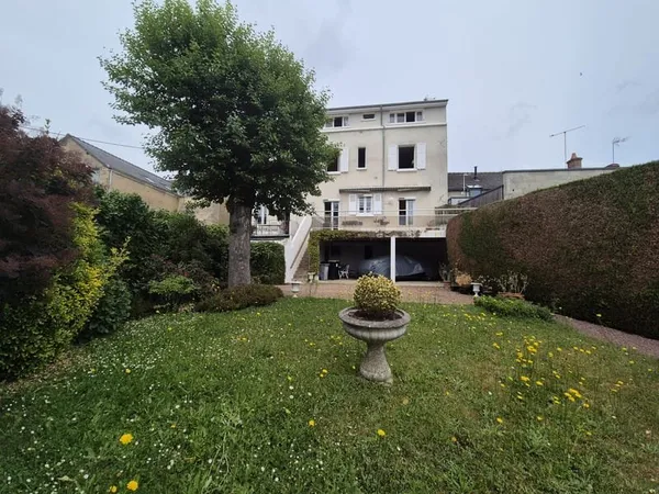 VENTE- RAVISSANTE MAISON Style BOURGEOIS - hyper centre-vill