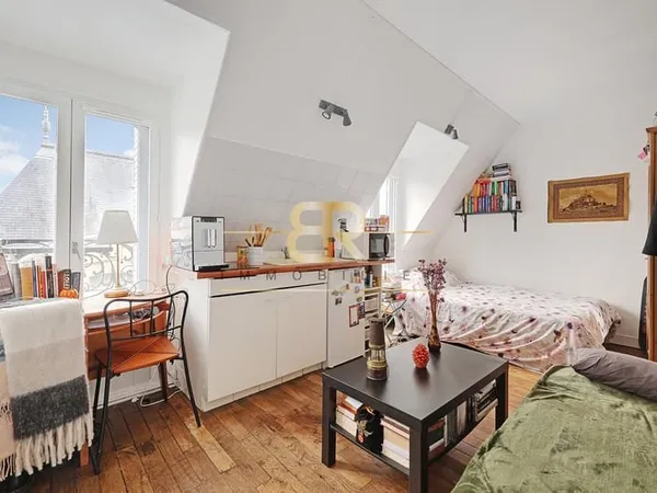 Studio 5e étage avec balcon Île Saint-Louis