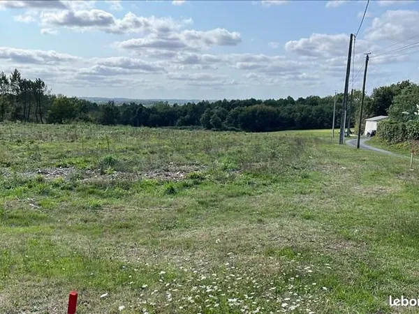 Terrain 702 m² Montguyon