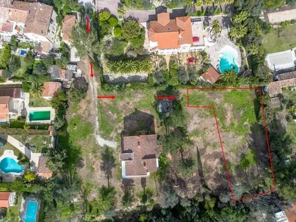 Terrain constructible 950 m²