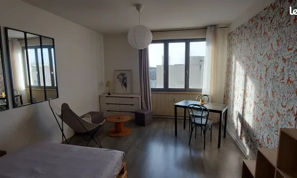 A VENDRE 🌟Studio 28,81 m² - Dernier étage - Vue dégagée - 1 cave - Hypercentre Villefranche-sur-Saôn