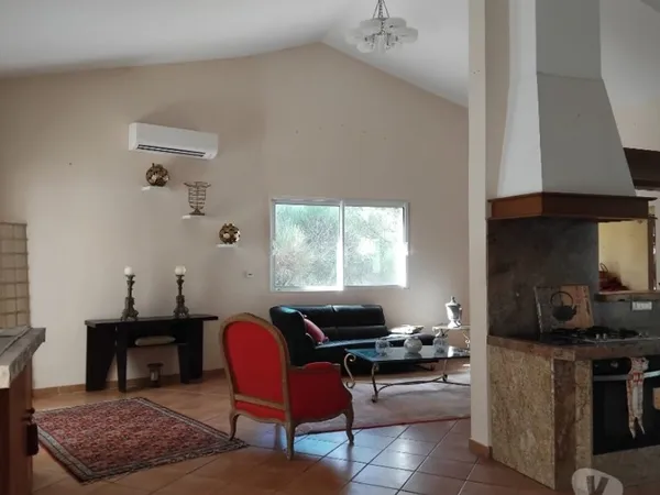 Grande maison avec studio et piscine