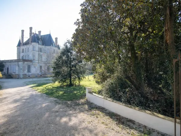 Bien d’exception Vente Chantonnay 18p 850m² 1290000€