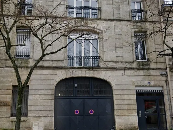 Grand dépôt brut de 175 m² sécurisé, idéal stockage à 2 pas de la place Nansouty.