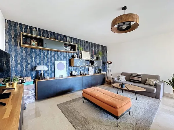 MAGNIFIQUE T3 RENOVE AVEC BALCON ET CAVE