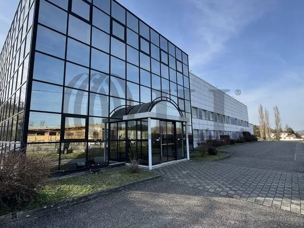 Local d'activité 11935 m²