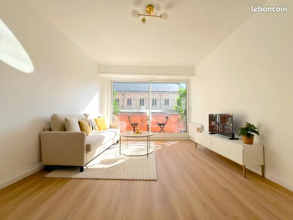Hyper Centre Cours Pasteur T2 Traversant Avec Parking Balcon Cave
