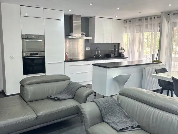 APPARTEMENT T4 87M2 climatisé bien situé