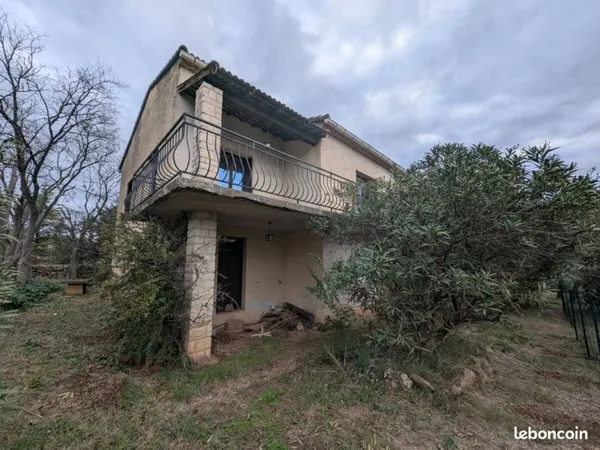 Emplacement idéal, Maison à rénover, 4 pièces, jardin et garage