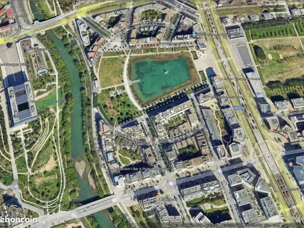 A Montpellier, BASSIN JACQUES COEUR - PORT MARIANNE, à louer un très beau local d'angle de 89 m², un