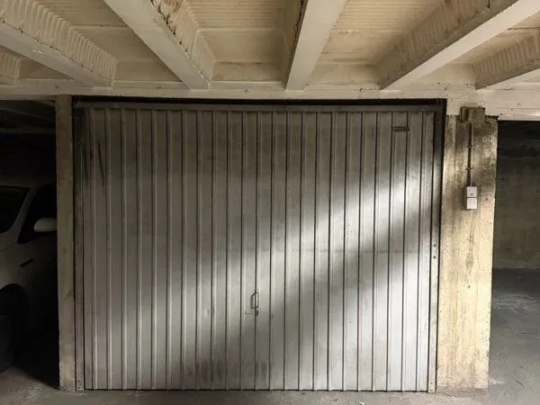 👉 Box fermé sécurisé 11 m² - Canal St-Martin - Accès facile