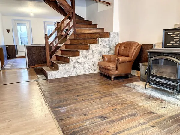 VILLENEUVE D'OLMES A VENDRE MAISON AVEC COUR ET GARAGE