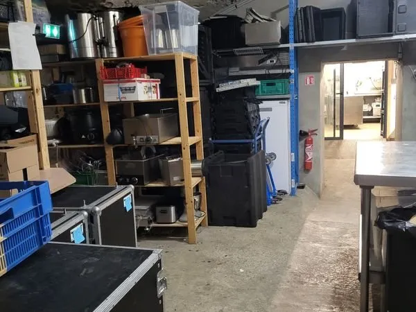 Local et activité traiteur / stockage / dark kitchen