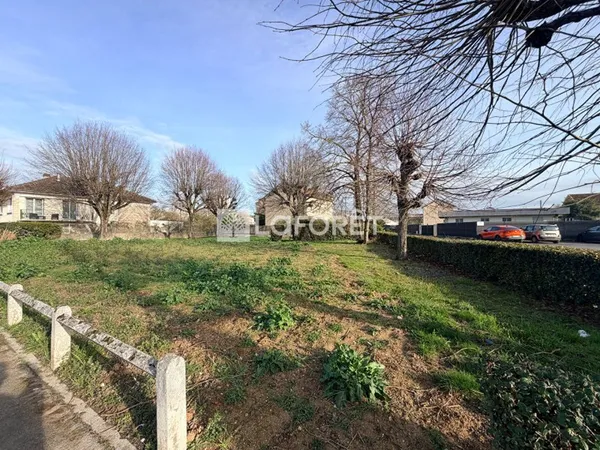 Terrain 897 m²