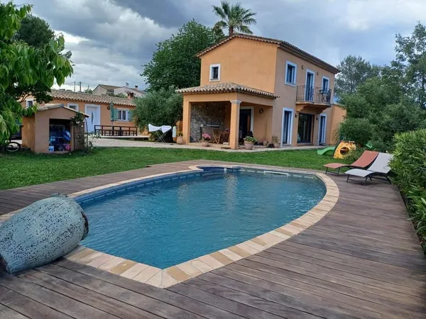 Maison 7 pièces 205 m²
