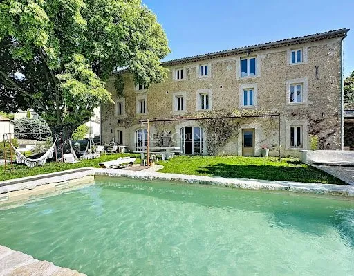 Propriété 9 pièces 240 m²