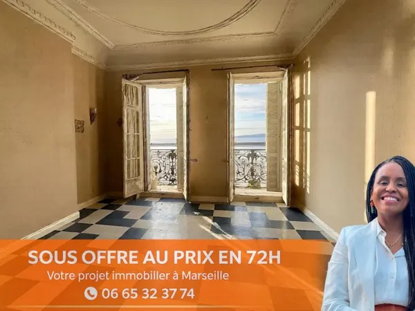 Vue mer au coeur de la Joliette - Grand T2 de 74 m² avec fort potentiel