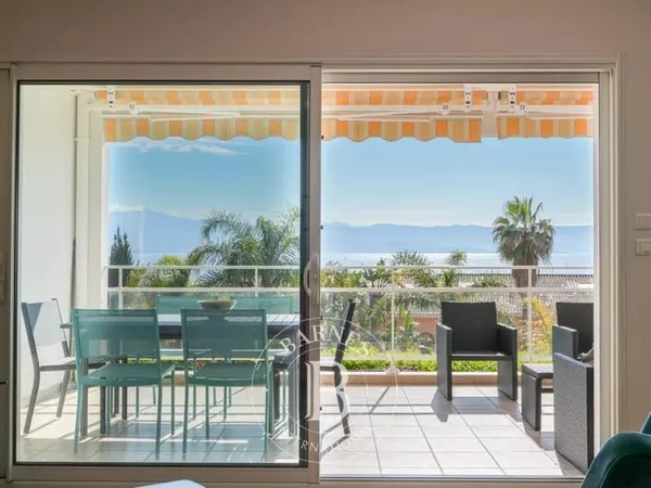 Exclusivité, Ajaccio, Route des Sanguinaires, Appartement vue mer, 3 chambres, plage à pied