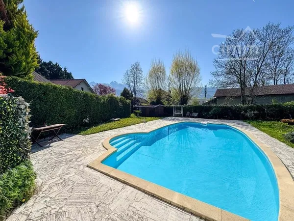 Tenement de 355m² - Villa - Piscine - terrain de 1500m² - 7 loca