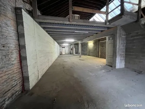 Local bureaux 150 m²
