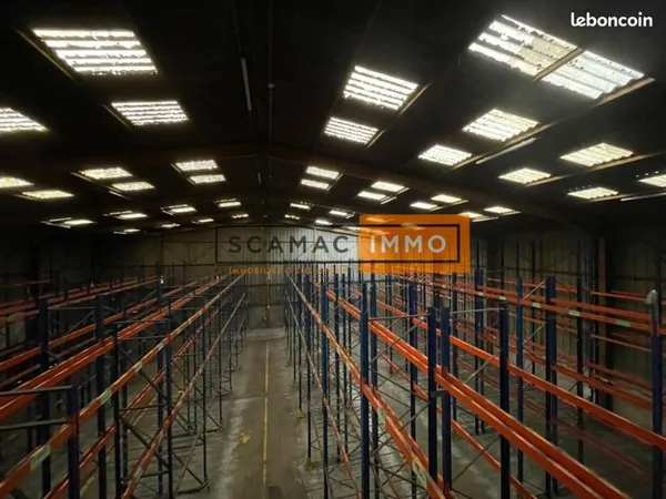 Local industriel 2 245 m²