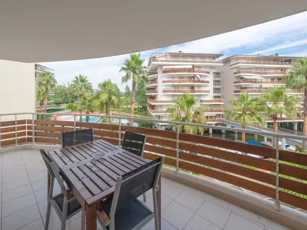 3 pièces avec terrasse, vue marina et piscine Quartier Cot