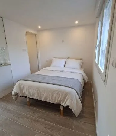 Chambre meublée