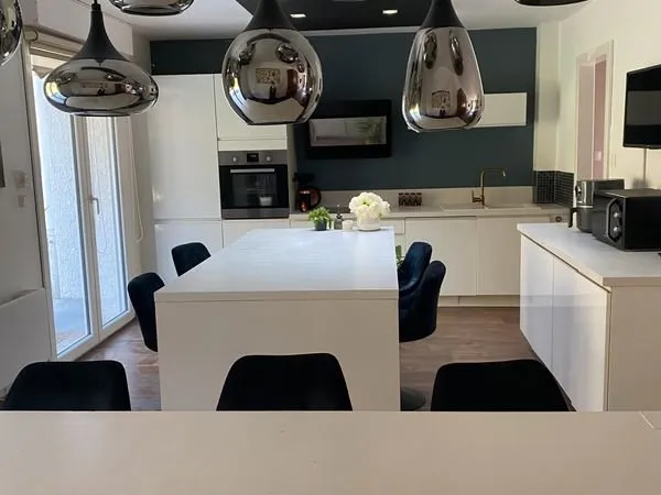 Maison . 5 pièces