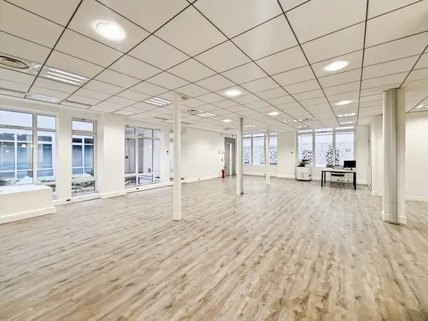 Bureaux de 255 m² à louer en prestation de services en plein coeur du 10ème arrondissement de Paris