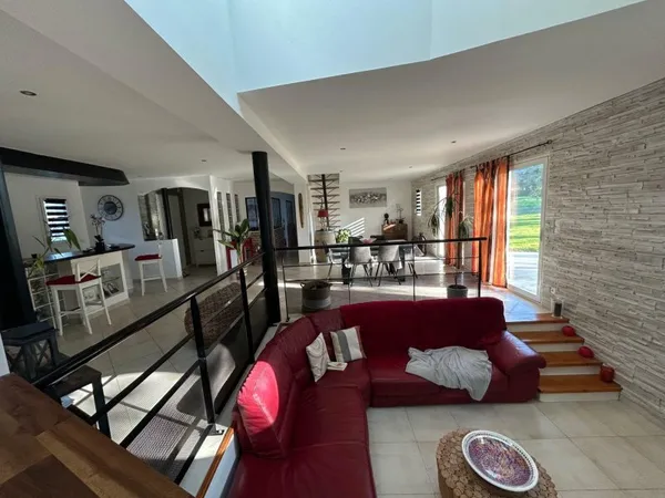 4 KM YERVILLE, Magnifique Pavillon!