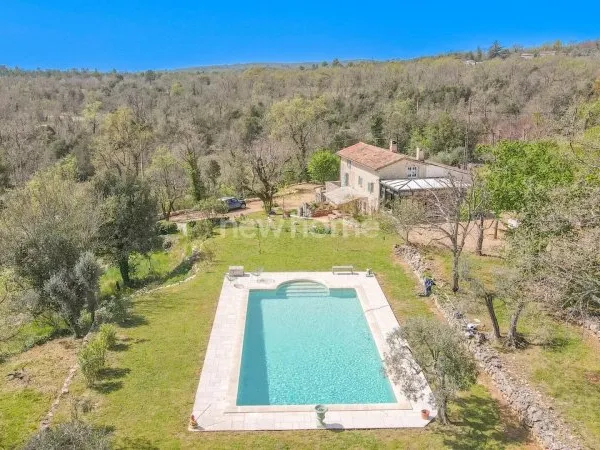 Pays de Fayence : Magnifique mas sur grand terrain, au calme