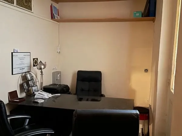 Rare : Bureau avec terrasse privative - Emplacement premium à Nation