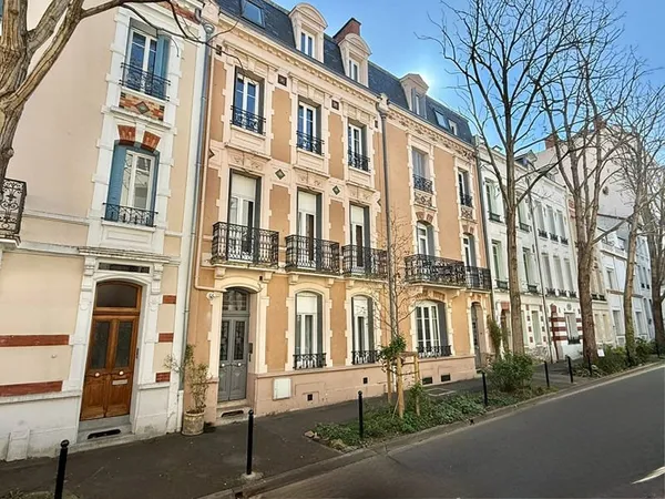 VICHY CENTRE / Immeuble de rapport avec 15 lots, 165K€ de revenus, offre clé en main !