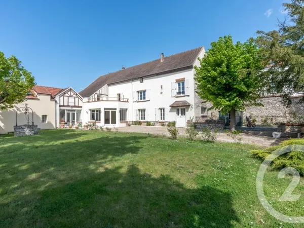Maison 10 pièces 242 m²
