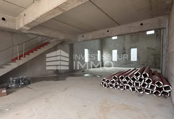 Local d'activité 777 m²