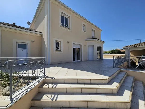 Buxerolles centre, Maison 154 m2 4 chambres avec terrasse, jardin et garage.