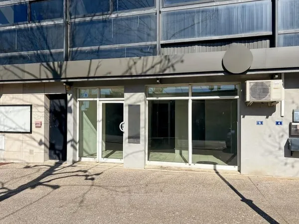 Livron - À vendre - Local commercial 80 m² - Emplacement n°1 à Livron