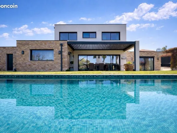 Particulier vend villa contemporaine récente - 4 chambres - piscine à débordement - domaine privé au