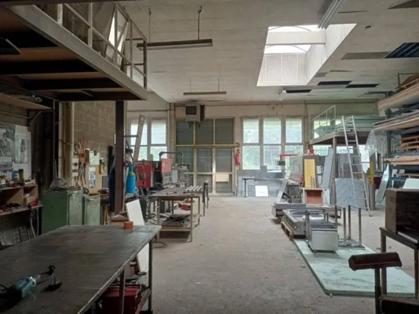 Entrepôt 1932 m²