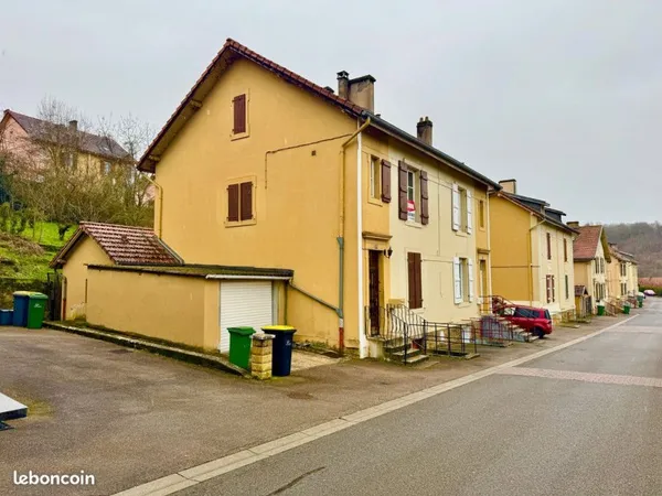 Maison mitoyenne en pierres de taille de 107 m2