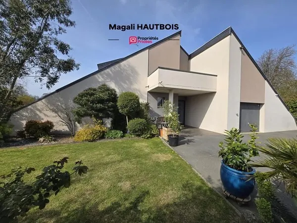 Maison d'Architecte à proximité de Saint-Hilaire-du-Harcouët, 9 pièce(s) 229 m2
