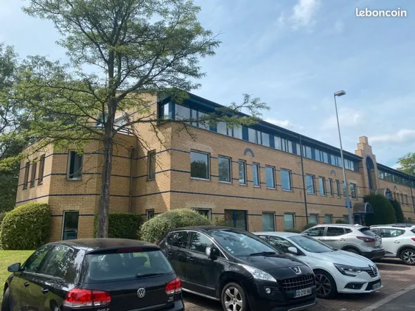 Bureaux 202 m2 petite copropriété entretenue