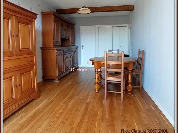 Appartement cuisine séparée, 3 chambres, 2 balcons, cave et grenier